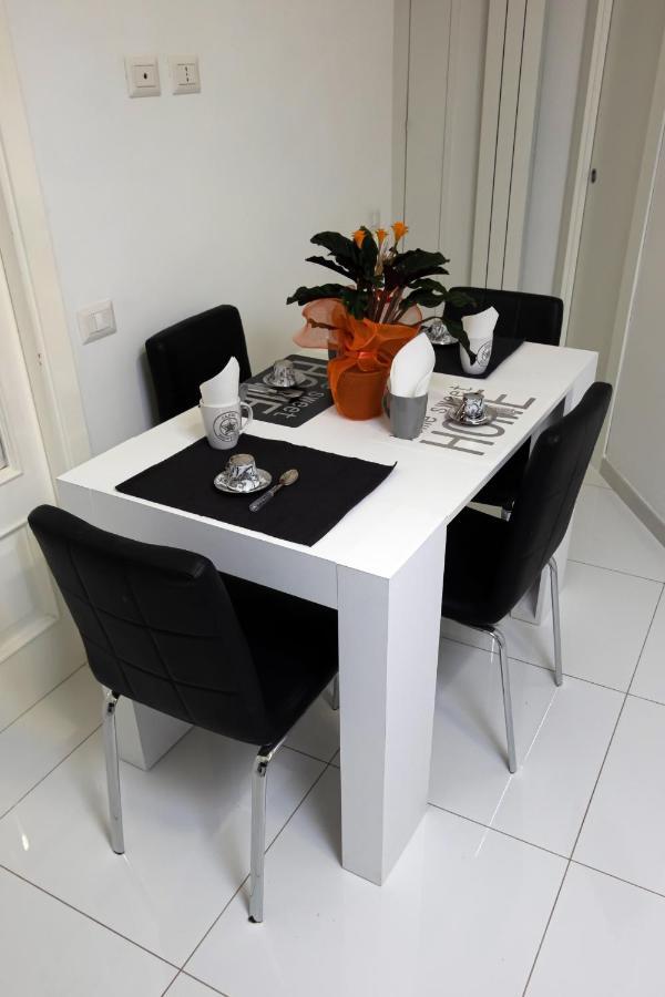 Roma Castel Nepi Home Near Colosseo エクステリア 写真